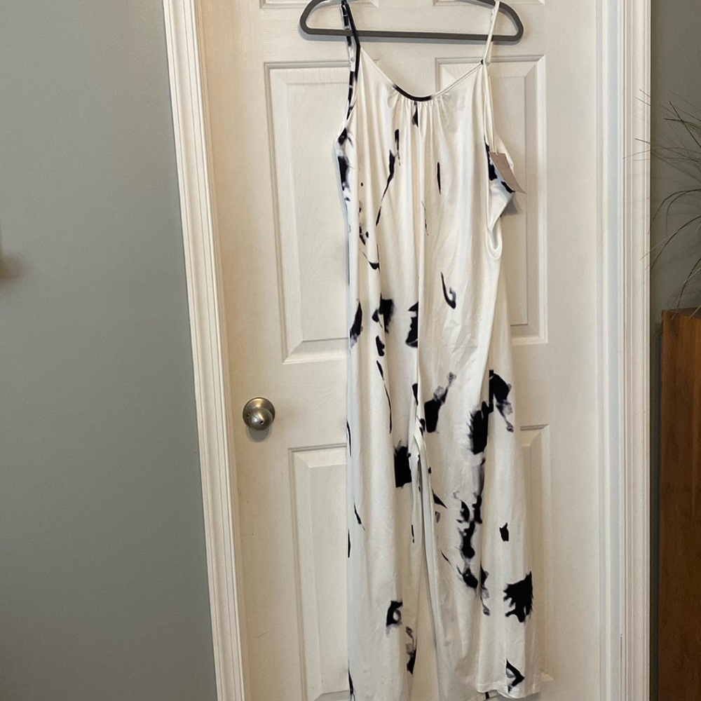 Emery Rose NWT white and black jumper size XL